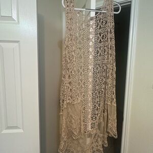Elegant Lace Sleeveless Duster